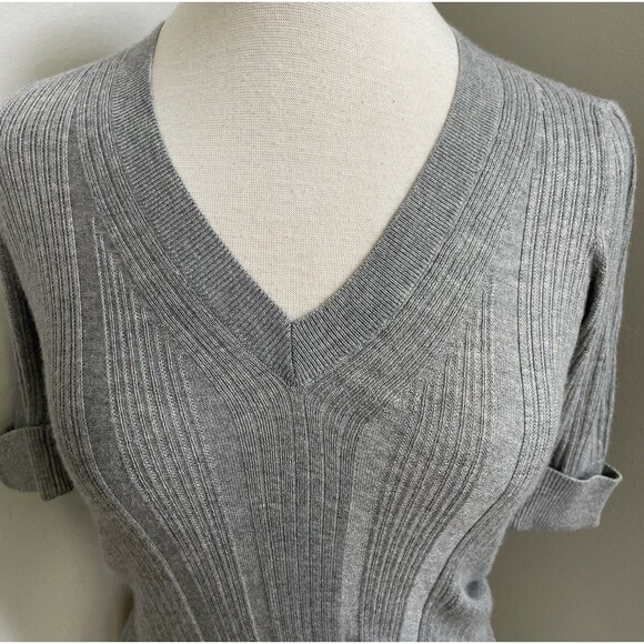 WHBM Ladies XS Gray Cashmere Blend Vneck Elbow Length Sleeve Sweater - Picture 3 of 9